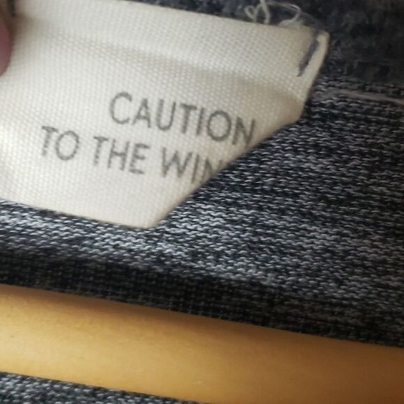 Cation to the Wind Top - Picture 2 of 5